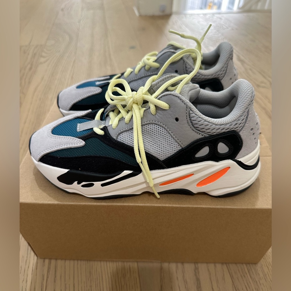 Yeezy Boost 700 Wave Runner - Picture 2 of 4